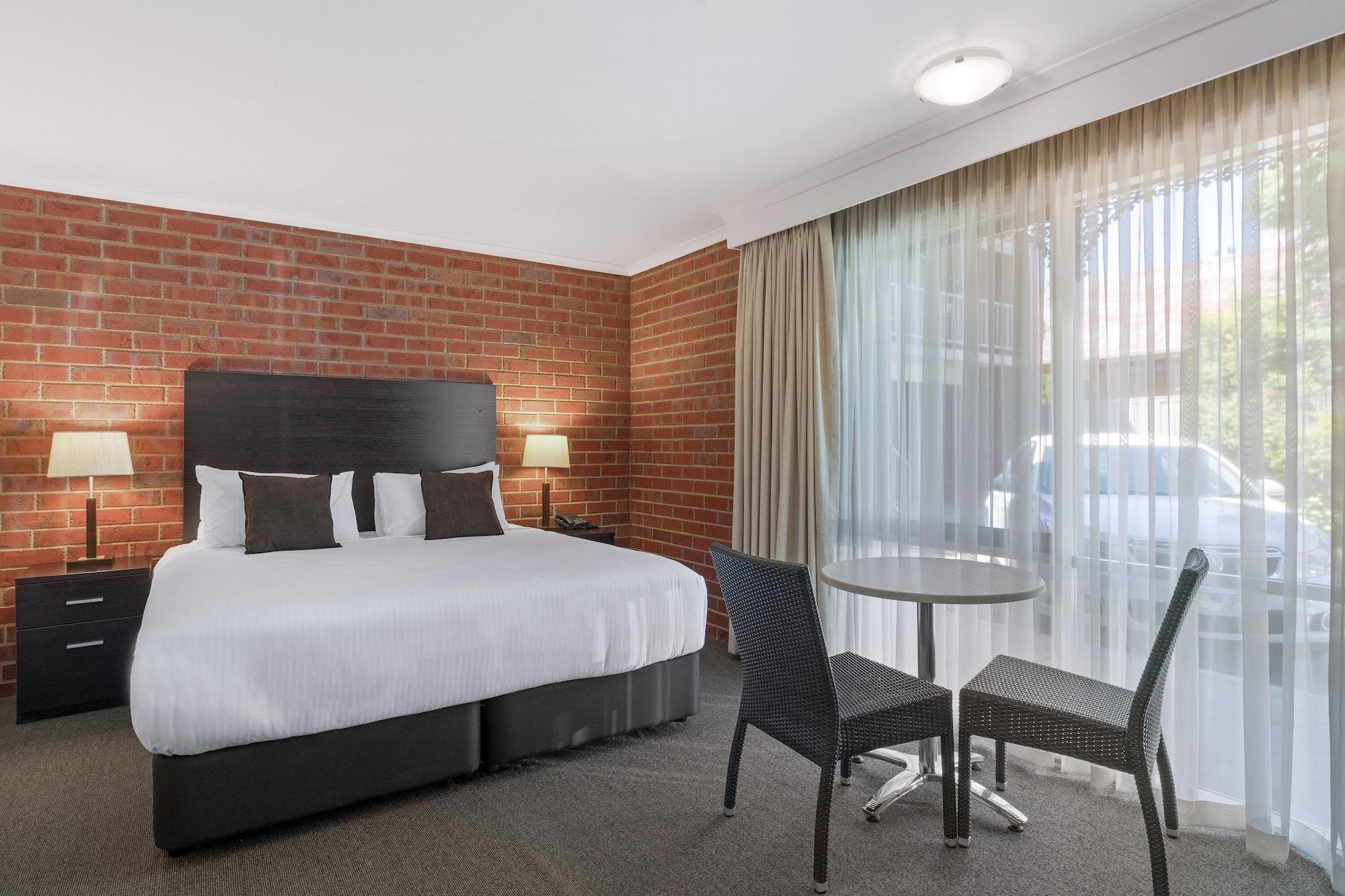 Burke And Wills Motor Inn Суон-Хилл Экстерьер фото