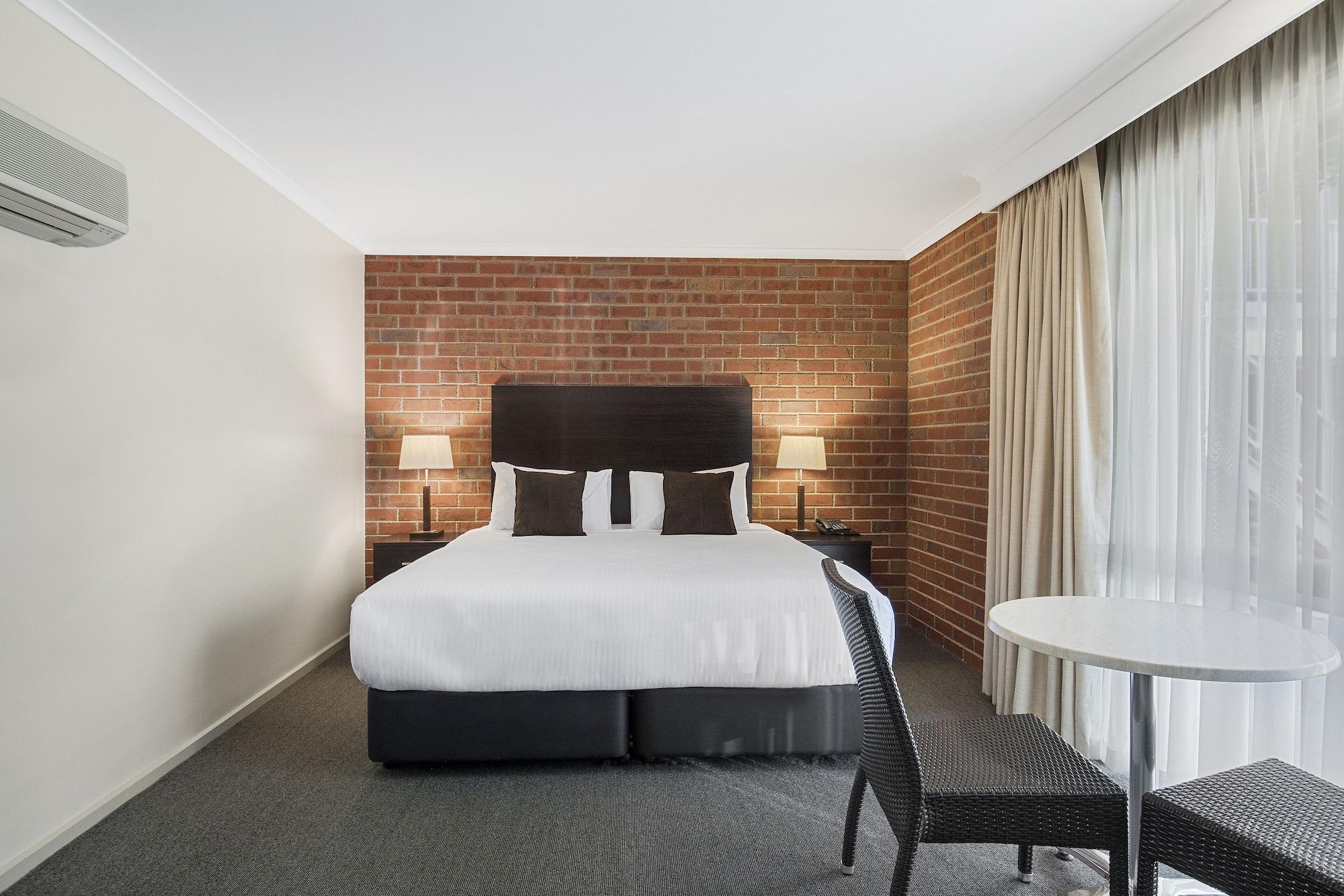 Burke And Wills Motor Inn Суон-Хилл Экстерьер фото