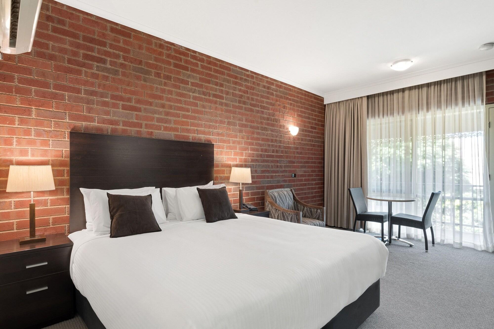 Burke And Wills Motor Inn Суон-Хилл Экстерьер фото