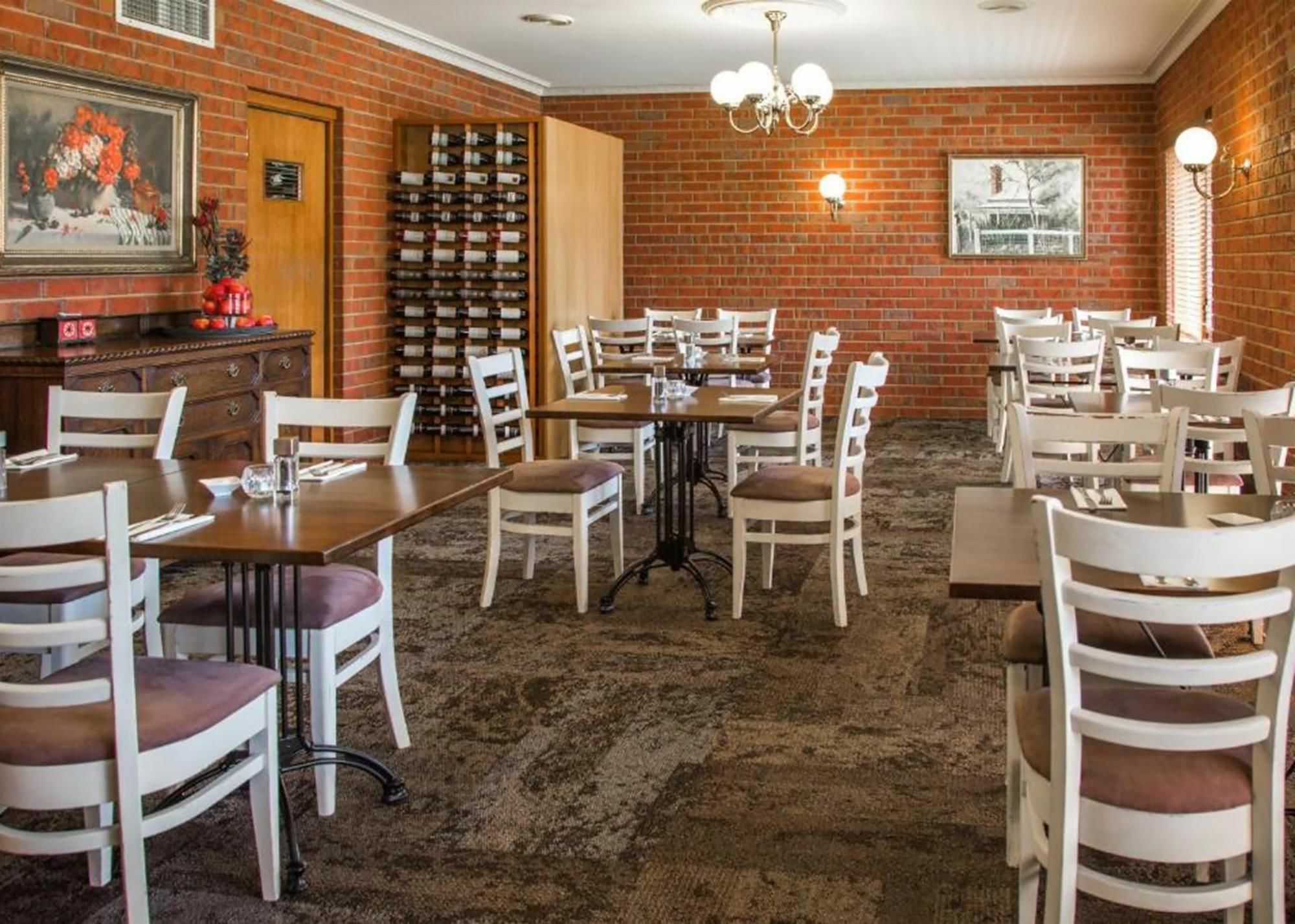 Burke And Wills Motor Inn Суон-Хилл Экстерьер фото